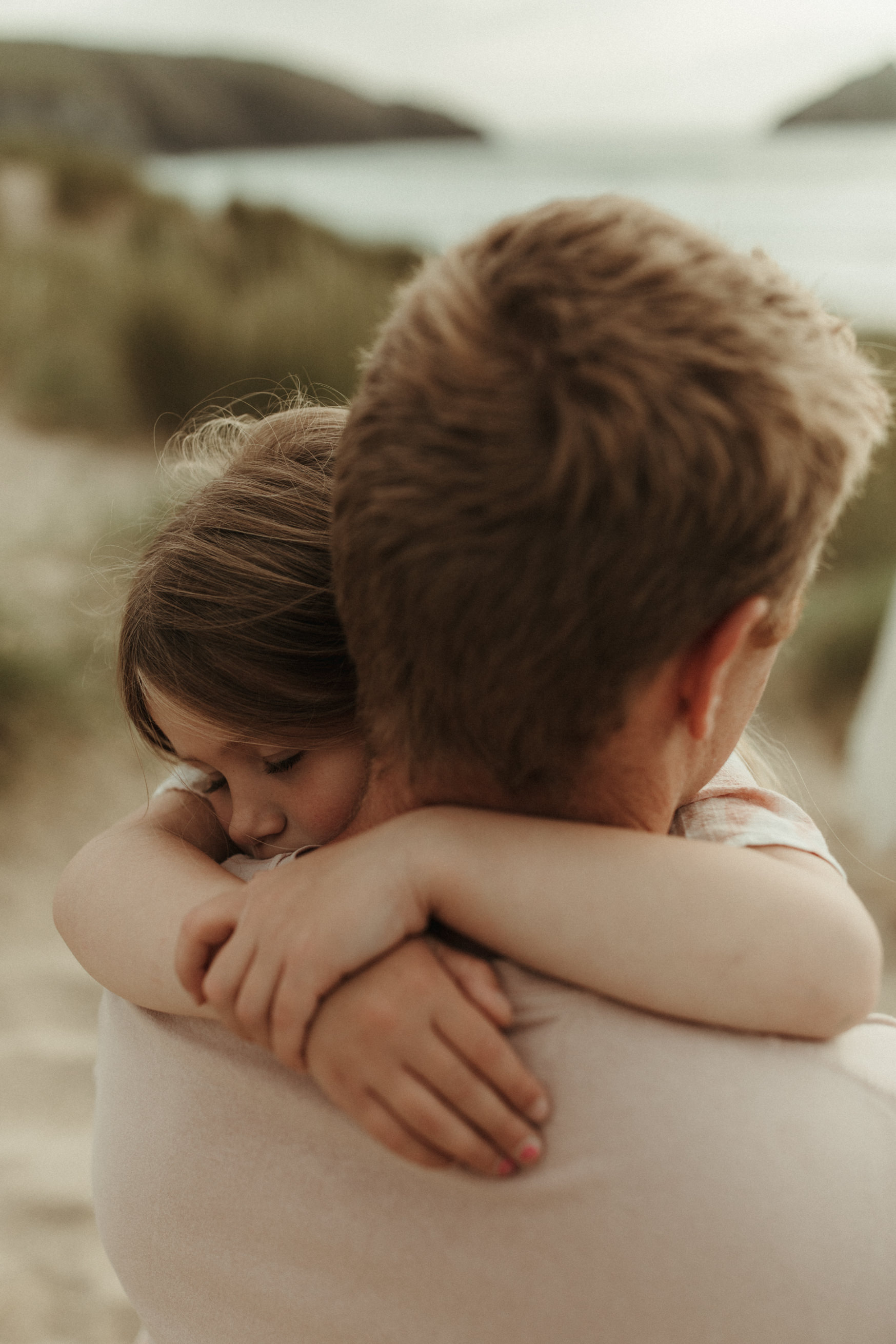 daughter holds on to dads neck