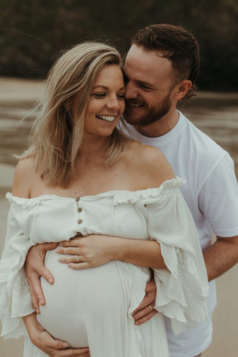 Maternity Photoshoot Cornwall | Beach Hut Escape